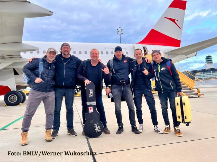 The Strongbow Rockband Gruppenfoto - Flughafen - 2024